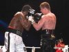 Александр Поветкин наносит удар Ларри Дональду. Фото с сайта boxen.com