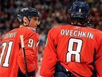 Александр Овечкин (№8) и Сергей Федоров. Фото capitals.nhl.com